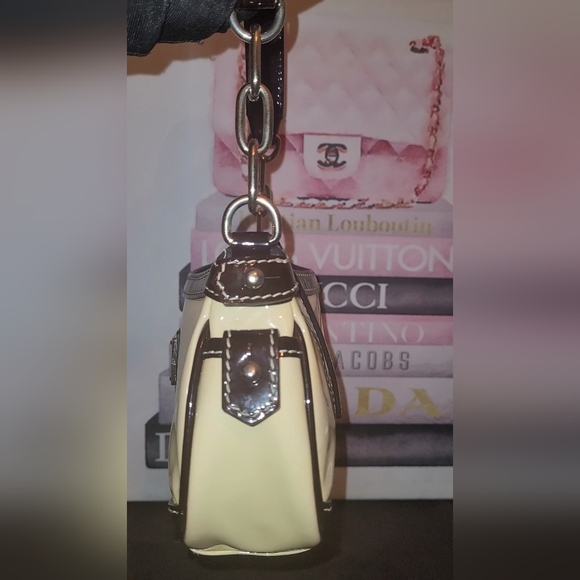 VINTAGE Dooney & Bourke Cream Brown Patent Purse AUTHENTIC MANUFATURE IN CHINA🔥 - Picture 8 of 17